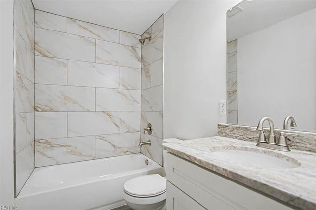 110 W Rexford DR, Newport News, VA 23608