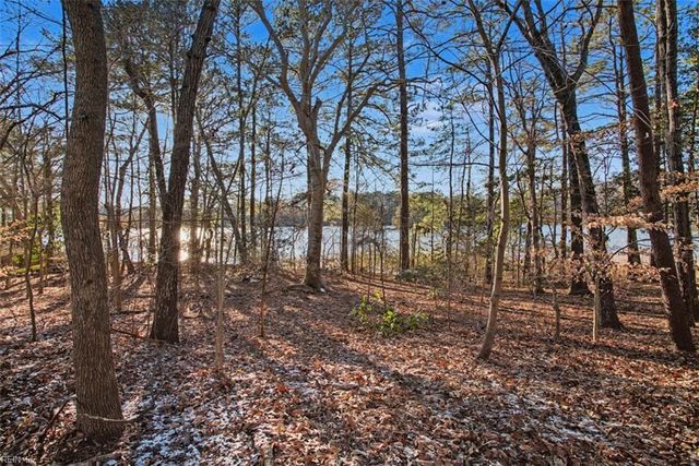 110 W Rexford DR, Newport News, VA 23608