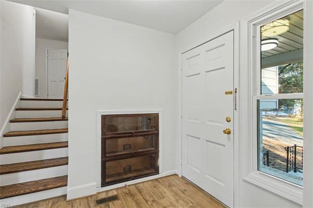 110 W Rexford DR, Newport News, VA 23608