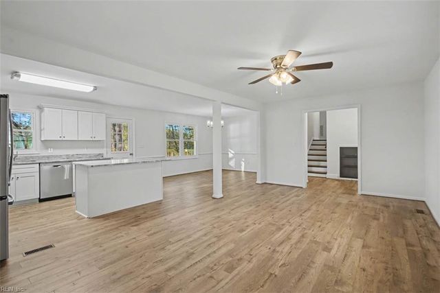 110 W Rexford DR, Newport News, VA 23608