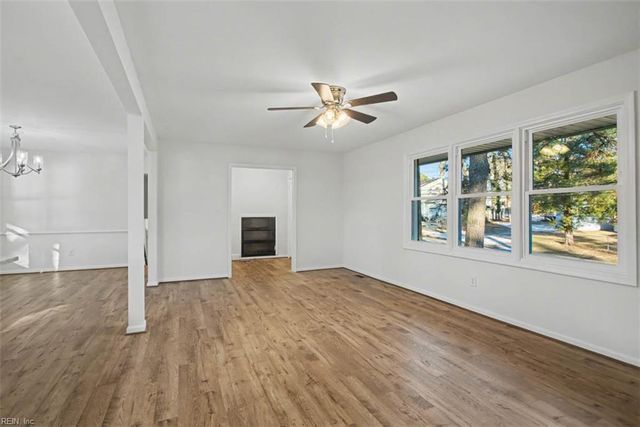 110 W Rexford DR, Newport News, VA 23608