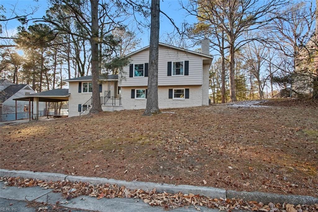 110 W Rexford DR, Newport News, VA 23608