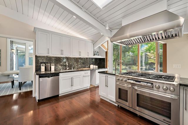 60 Linaria Way, Portola Valley, CA 94028