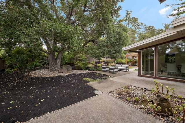 60 Linaria Way, Portola Valley, CA 94028