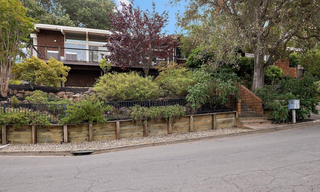 60 Linaria Way, Portola Valley, CA 94028