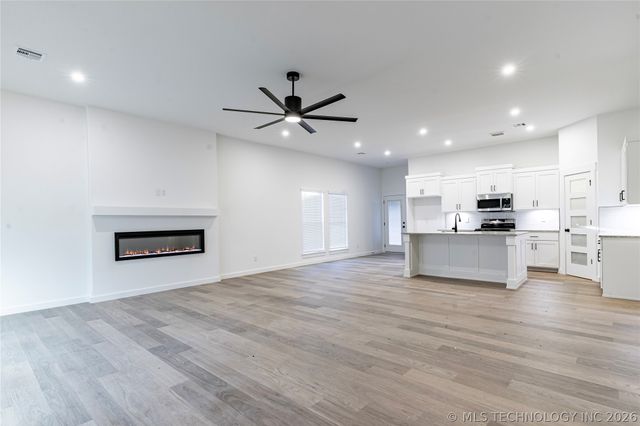2524 W Main Street, Collinsville, OK 74021