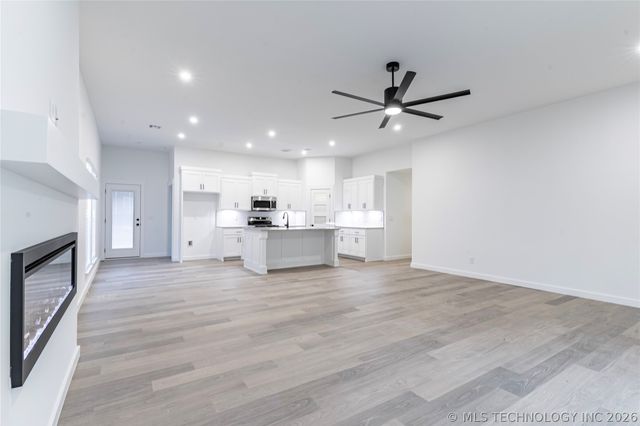 2524 W Main Street, Collinsville, OK 74021
