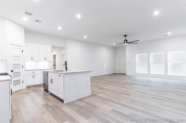 2524 W Main Street, Collinsville, OK 74021
