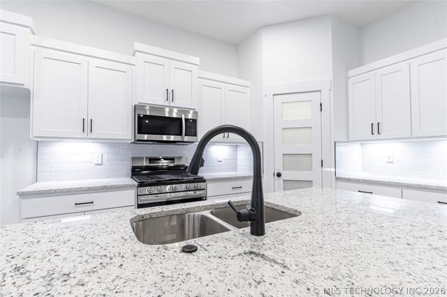 2524 W Main Street, Collinsville, OK 74021