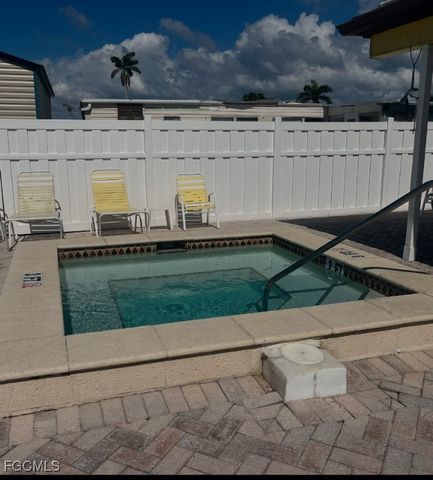 11207 Sunglow LN Y2, Fort Myers, FL 33908