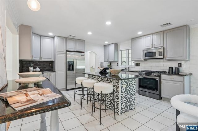 15 Bethany Circle, Closter, NJ 07624
