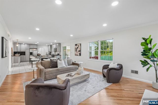 15 Bethany Circle, Closter, NJ 07624