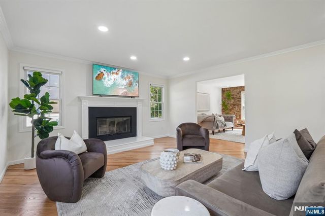 15 Bethany Circle, Closter, NJ 07624