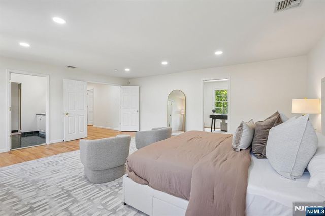 15 Bethany Circle, Closter, NJ 07624