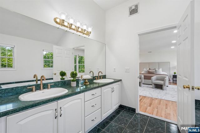 15 Bethany Circle, Closter, NJ 07624