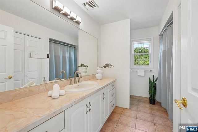 15 Bethany Circle, Closter, NJ 07624