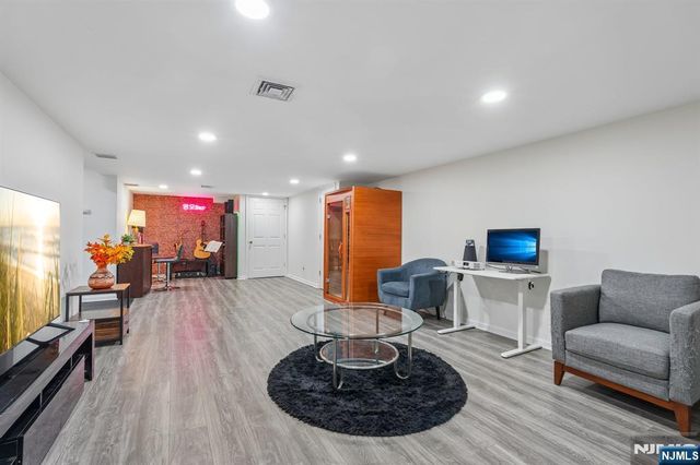 15 Bethany Circle, Closter, NJ 07624