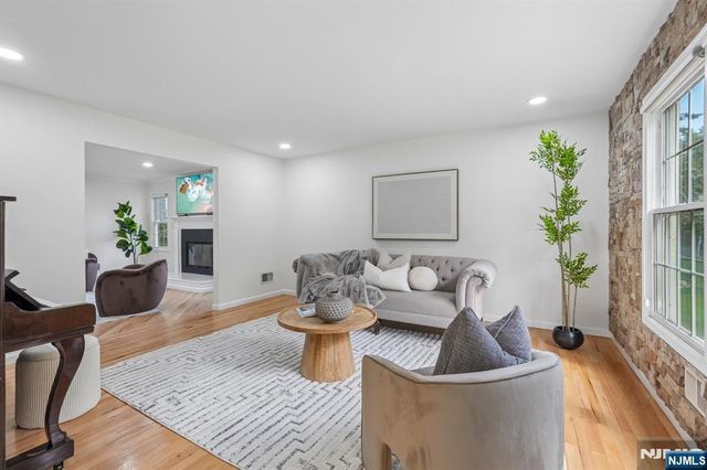 15 Bethany Circle, Closter, NJ 07624