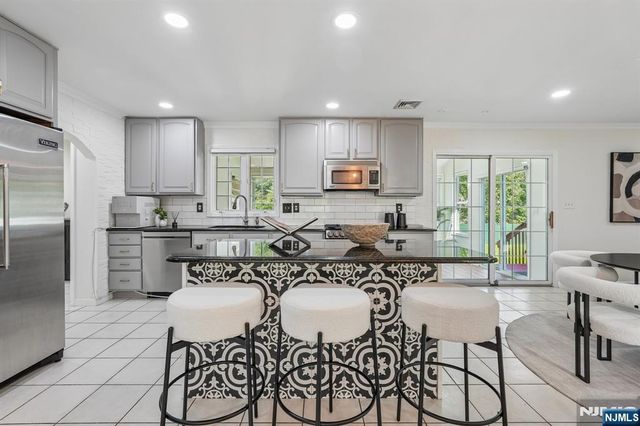 15 Bethany Circle, Closter, NJ 07624
