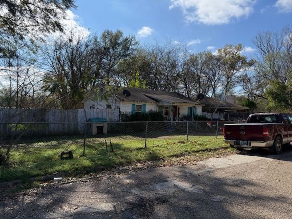 317 W Sunset, Gladewater, TX 75647