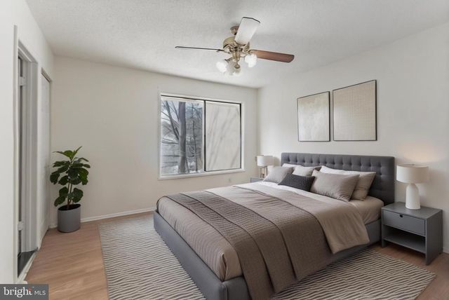 2412 SOUTHGATE SQ, Reston, VA 20191