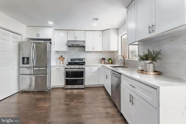 2412 SOUTHGATE SQ, Reston, VA 20191