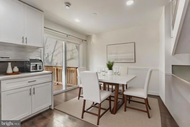 2412 SOUTHGATE SQ, Reston, VA 20191