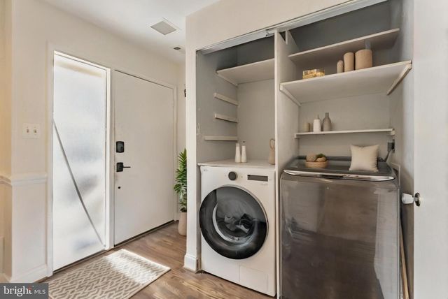 2412 SOUTHGATE SQ, Reston, VA 20191