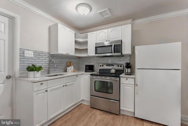 2412 SOUTHGATE SQ, Reston, VA 20191