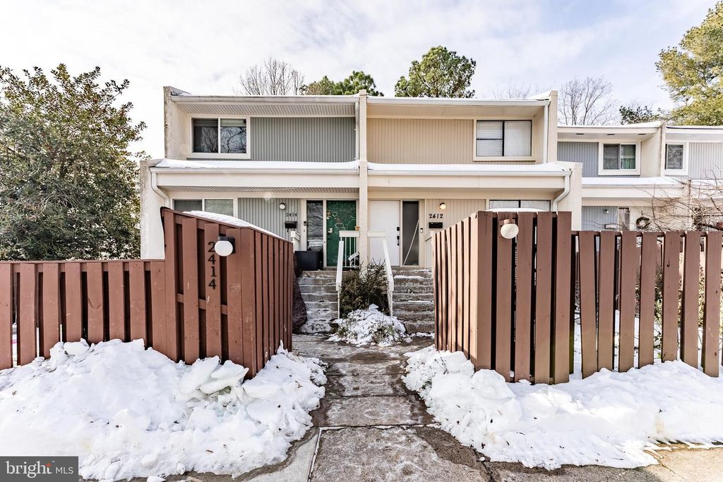 2412 SOUTHGATE SQ, Reston, VA 20191