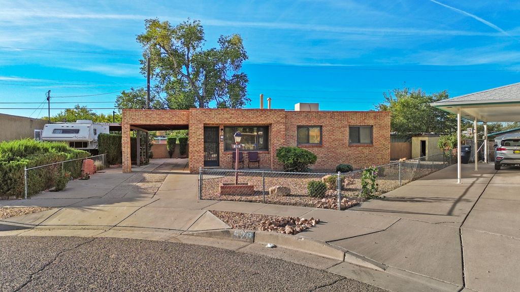 528 Gene Court NW, Albuquerque, NM 87107