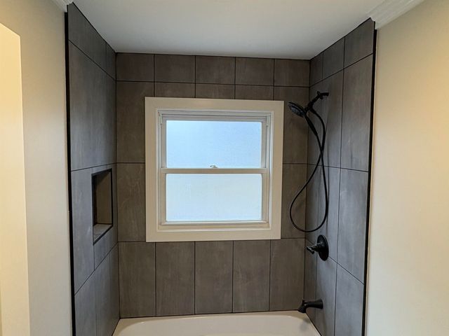 2688 N Portsmouth Road, Saginaw, MI 48601