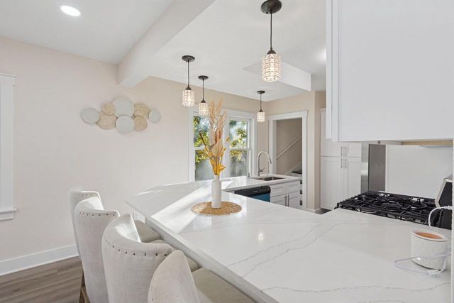 10121 W Bungalow PARKWAY, Milwaukee, WI 53214