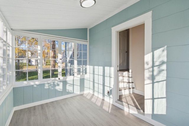 10121 W Bungalow PARKWAY, Milwaukee, WI 53214