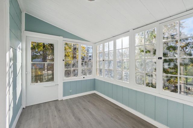 10121 W Bungalow PARKWAY, Milwaukee, WI 53214