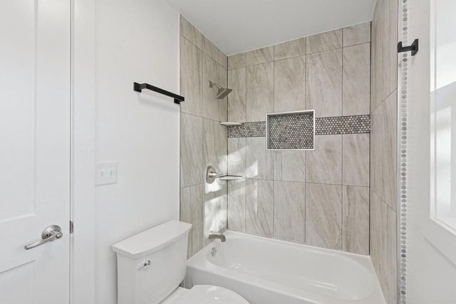 10121 W Bungalow PARKWAY, Milwaukee, WI 53214