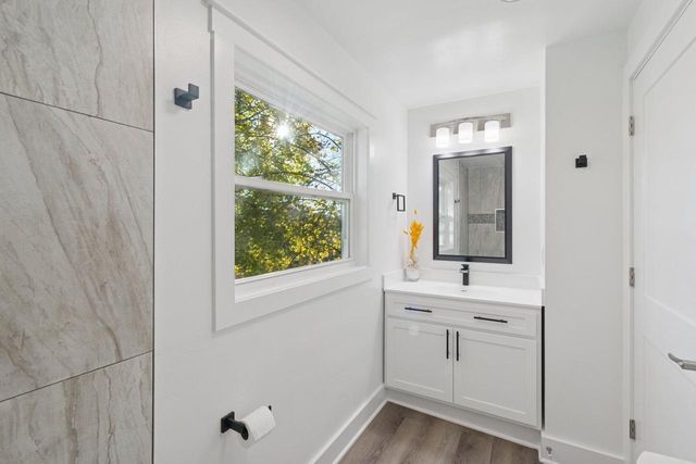 10121 W Bungalow PARKWAY, Milwaukee, WI 53214