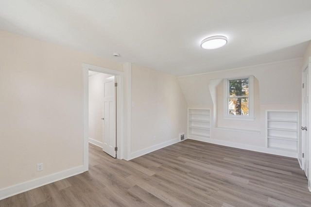 10121 W Bungalow PARKWAY, Milwaukee, WI 53214