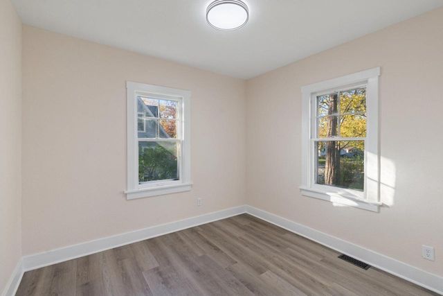 10121 W Bungalow PARKWAY, Milwaukee, WI 53214