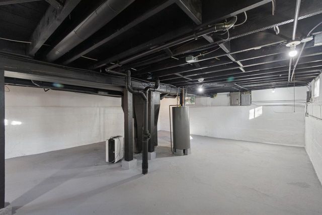 10121 W Bungalow PARKWAY, Milwaukee, WI 53214