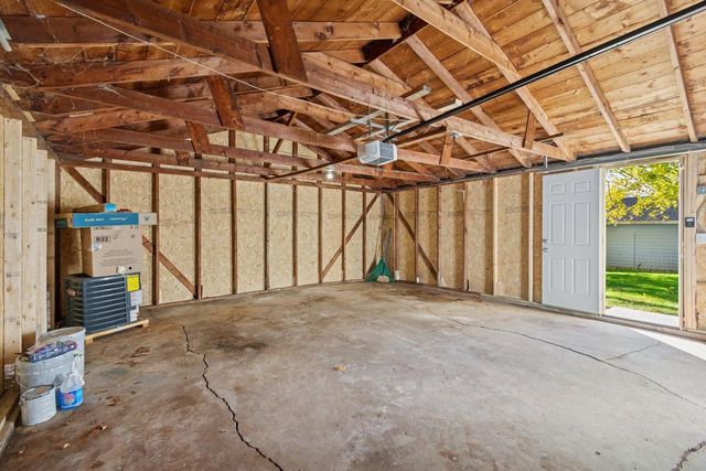 10121 W Bungalow PARKWAY, Milwaukee, WI 53214