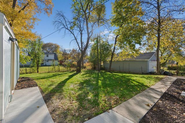 10121 W Bungalow PARKWAY, Milwaukee, WI 53214