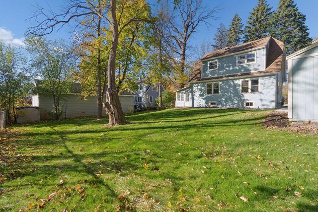 10121 W Bungalow PARKWAY, Milwaukee, WI 53214