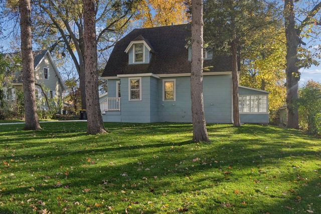 10121 W Bungalow PARKWAY, Milwaukee, WI 53214