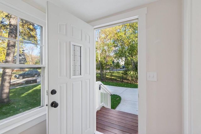 10121 W Bungalow PARKWAY, Milwaukee, WI 53214