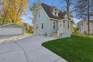 10121 W Bungalow PARKWAY, Milwaukee, WI 53214