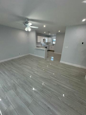 122 SW 12th Avenue, Delray Beach, FL 33444