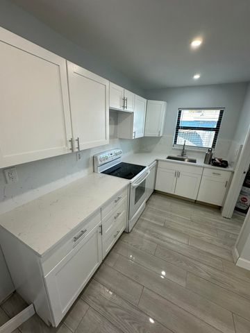 122 SW 12th Avenue, Delray Beach, FL 33444