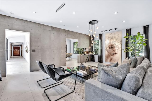 725 W 49th St, Miami Beach, FL 33140