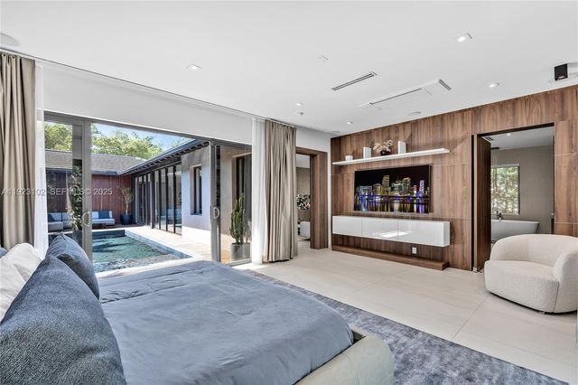 725 W 49th St, Miami Beach, FL 33140